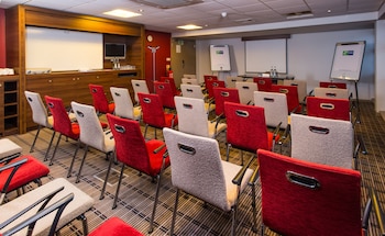 holiday inn express east midlands airport