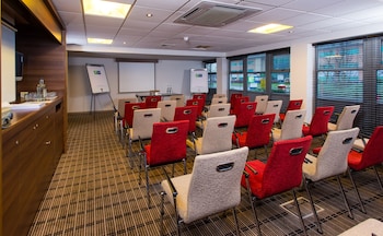 holiday inn express east midlands airport