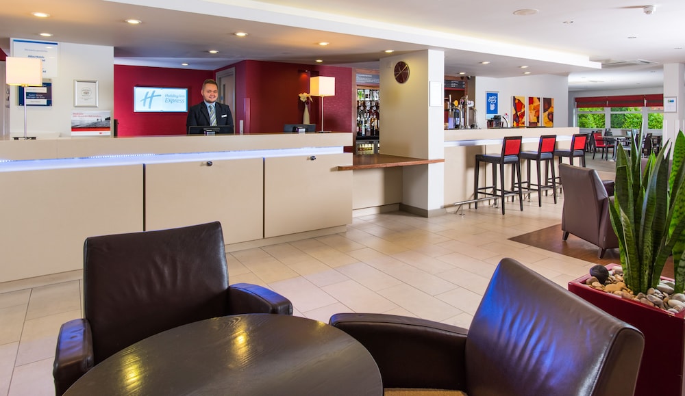 holiday inn express east midlands airport
