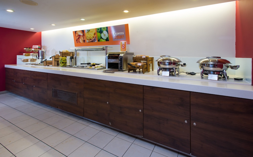 holiday inn express east midlands airport