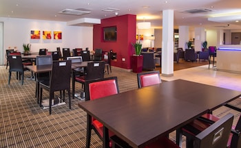 holiday inn express east midlands airport