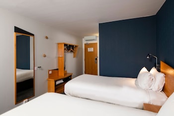 holiday inn express east midlands airport