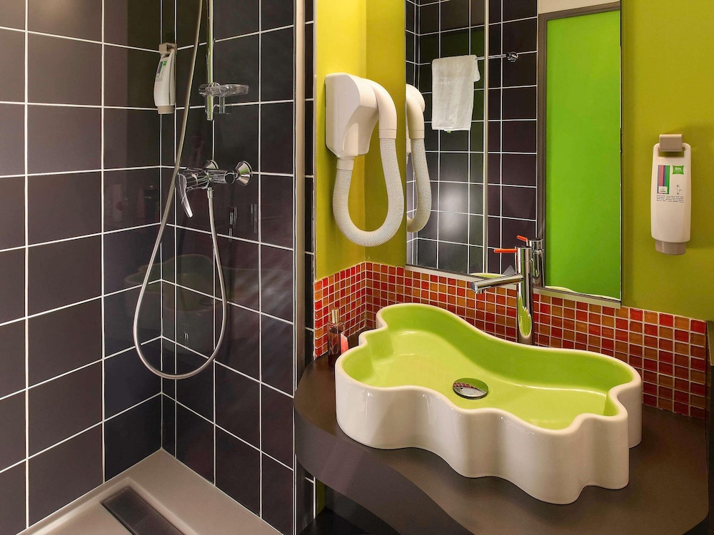 ibis styles lyon villeurbanne le parc de la tete dor