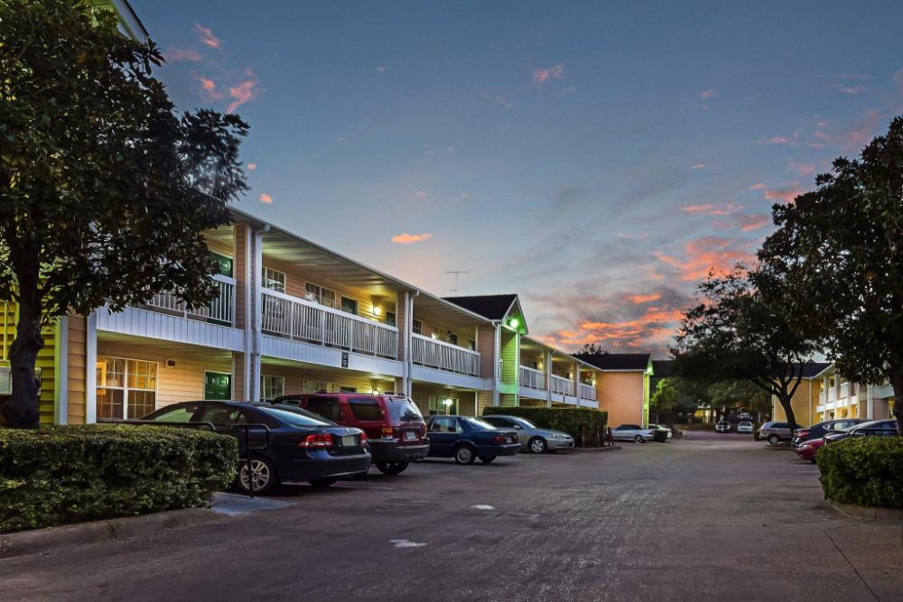 hometowne studios dallas north addison tollway