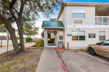 hometowne studios dallas north addison tollway