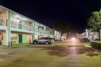 hometowne studios dallas north addison tollway