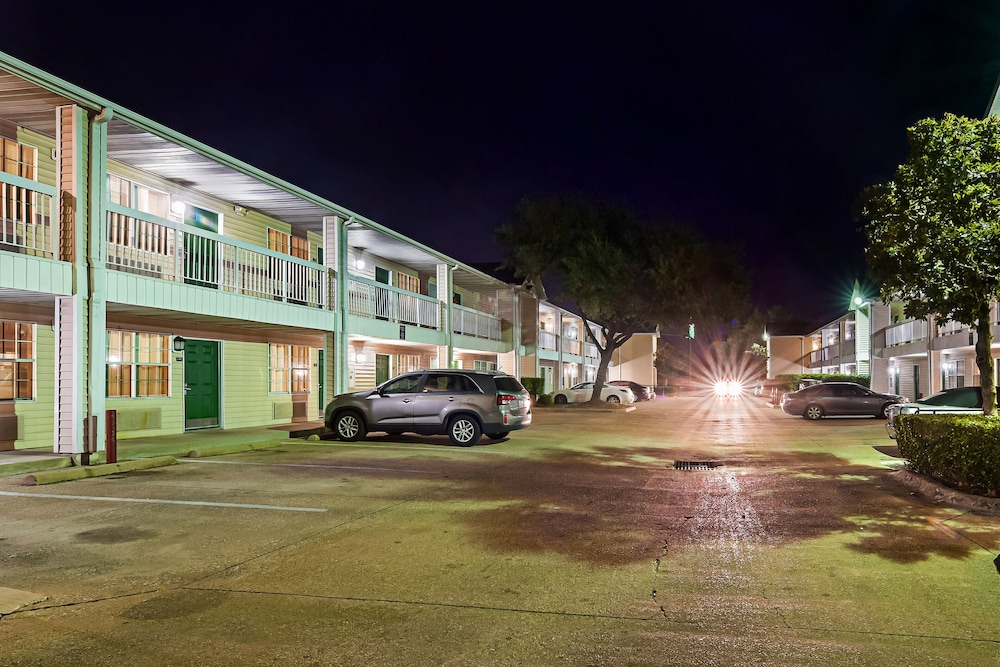 hometowne studios dallas north addison tollway