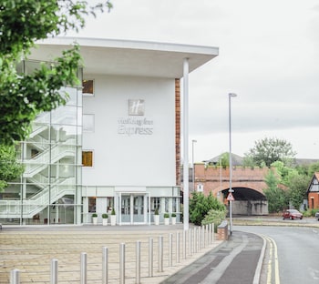 holiday inn express racecourse