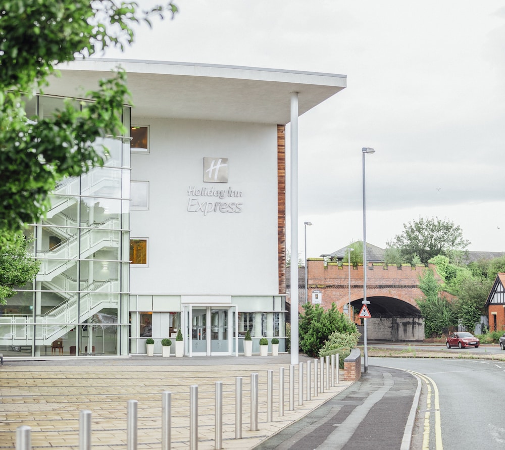 holiday inn express racecourse