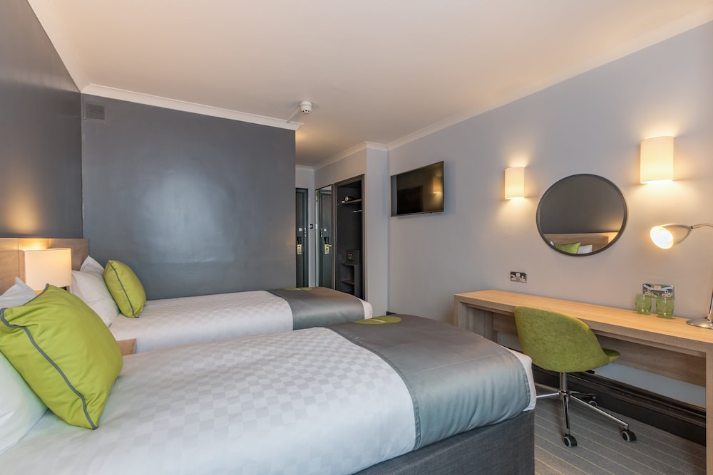 thistle express luton