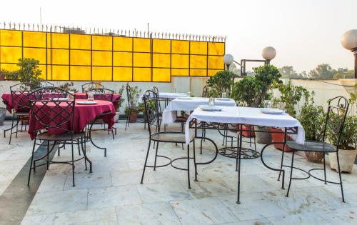 Hotel Sunstar Residency,,3 star