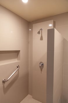 radisson plaza camelinas