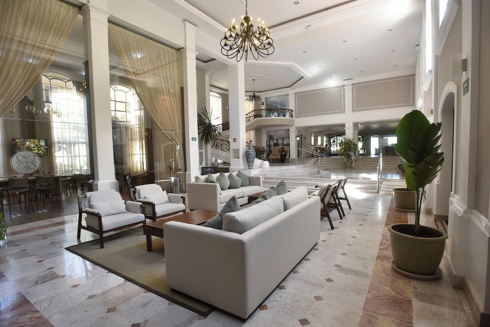 radisson plaza camelinas