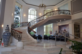 radisson plaza camelinas