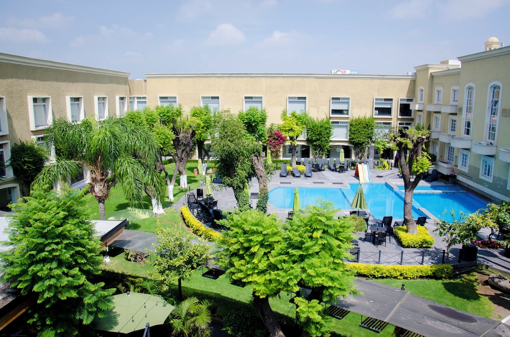 radisson plaza camelinas