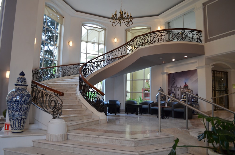 radisson plaza camelinas