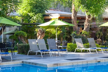 radisson plaza camelinas