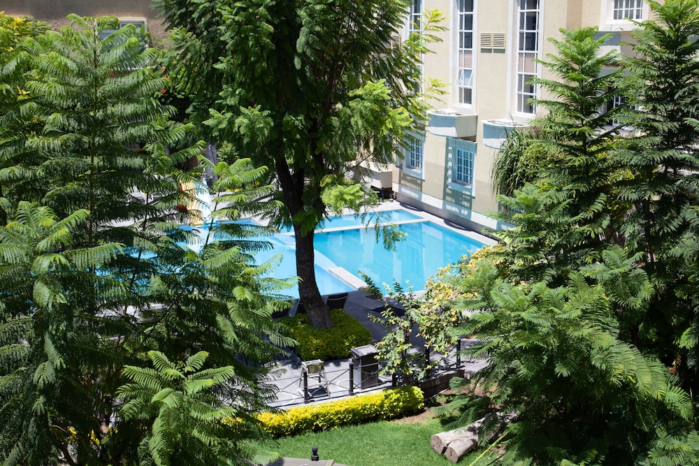 radisson plaza camelinas