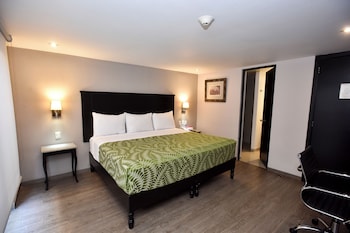 radisson plaza camelinas