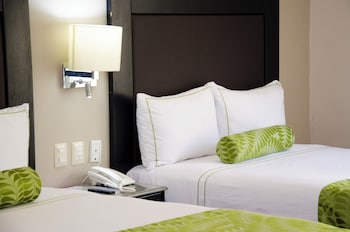 radisson plaza camelinas