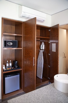 radisson plaza camelinas