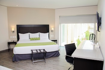 radisson plaza camelinas