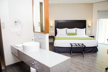 radisson plaza camelinas