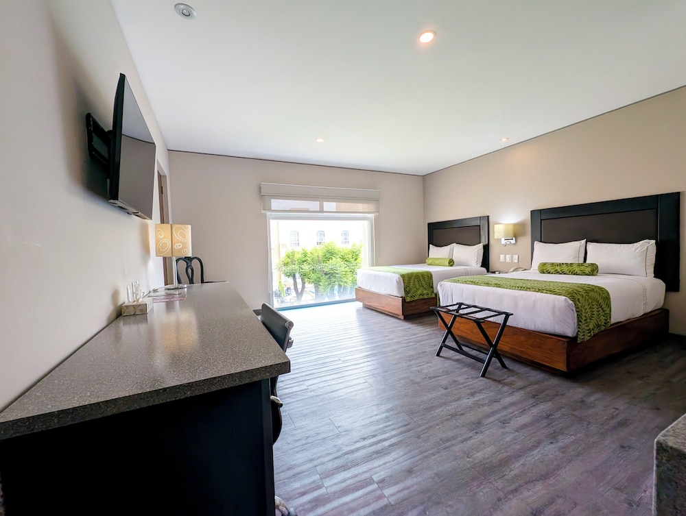 radisson plaza camelinas