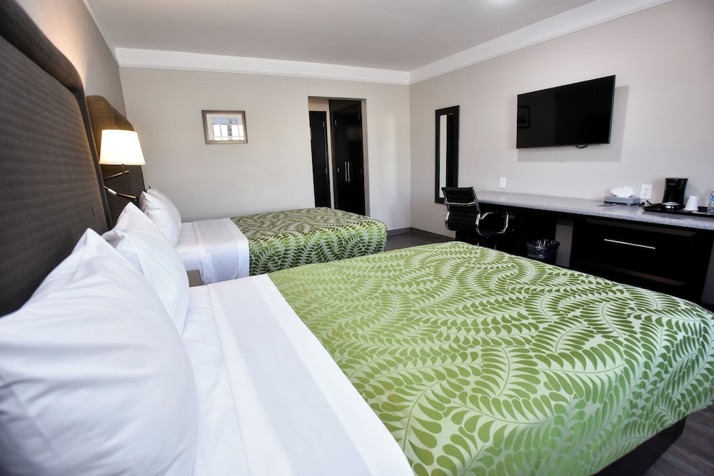 radisson plaza camelinas