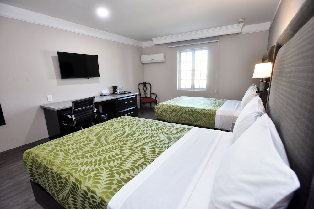 radisson plaza camelinas