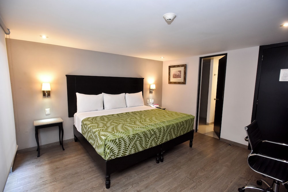 radisson plaza camelinas