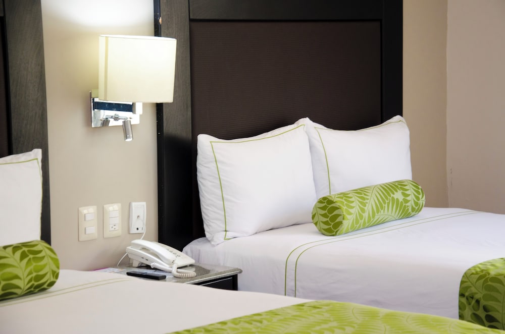 radisson plaza camelinas