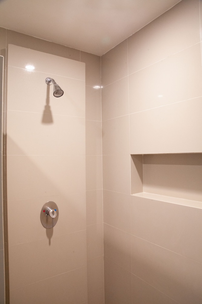 radisson plaza camelinas