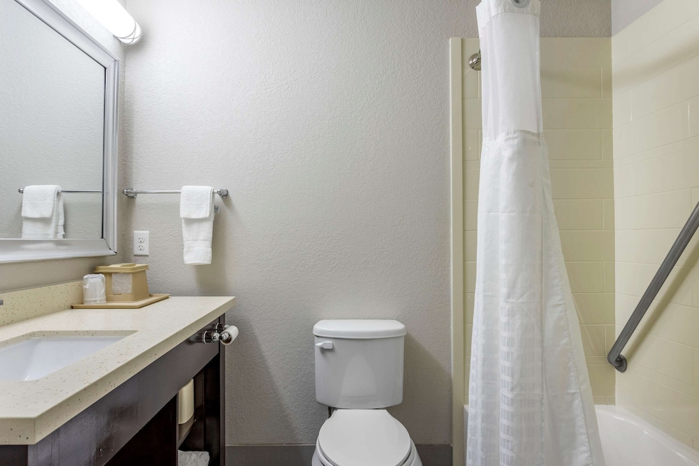 comfort inn and suites