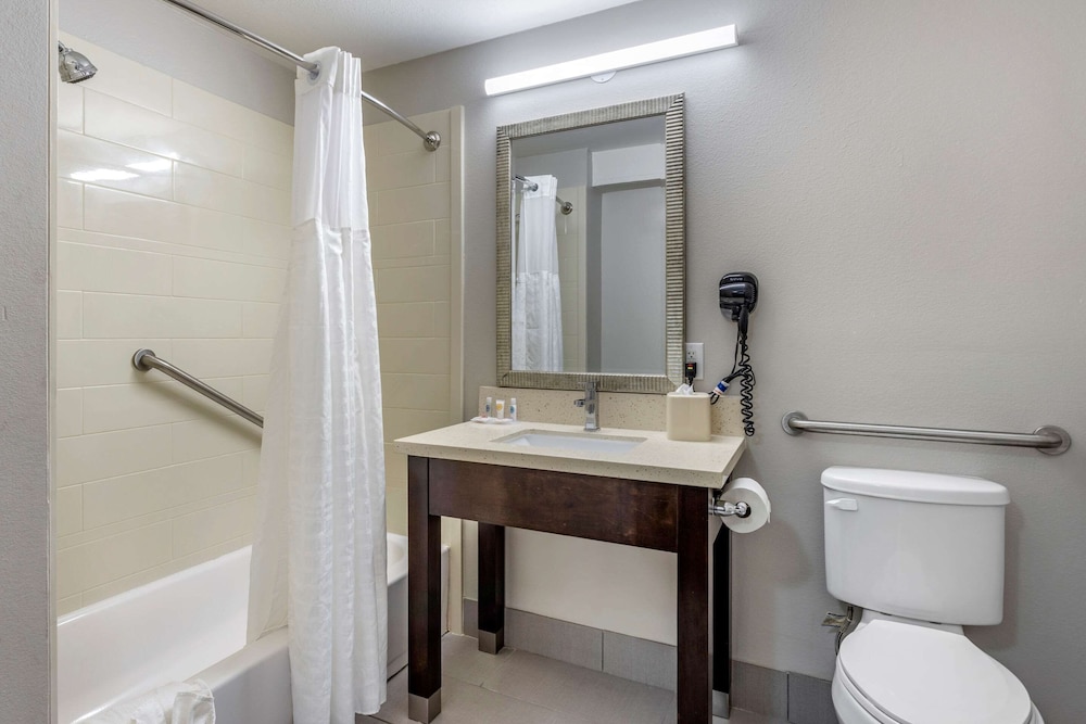 comfort inn and suites