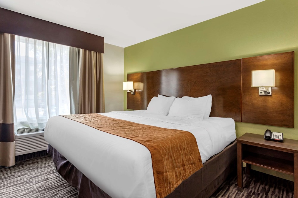 comfort inn and suites