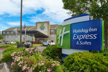holiday inn express and suites omaha 120th and maple