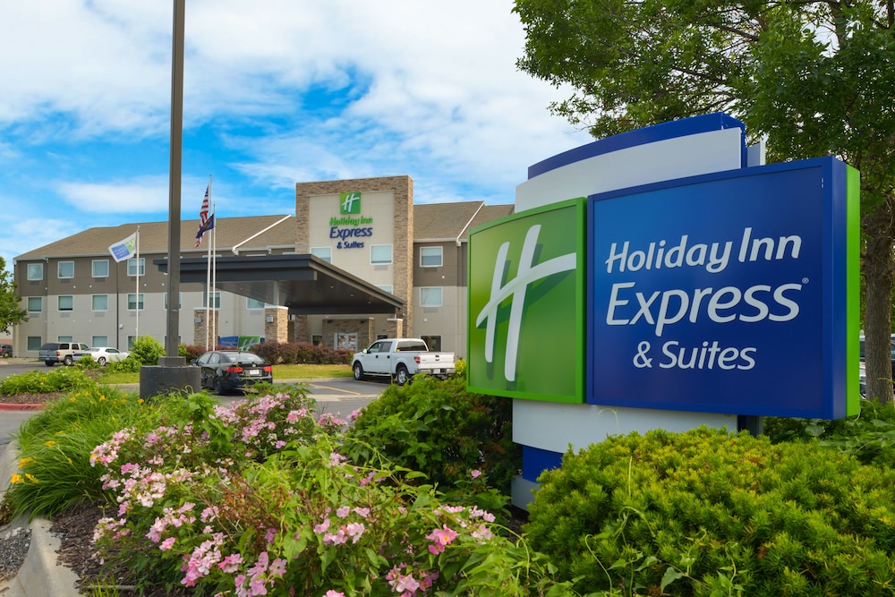 holiday inn express and suites omaha 120th and maple