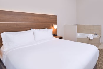 holiday inn express and suites omaha 120th and maple