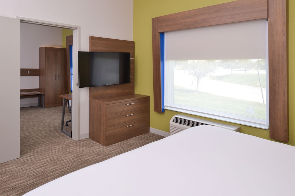 holiday inn express and suites omaha 120th and maple