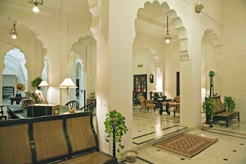 bal samand lake palace