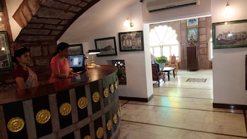 bal samand lake palace