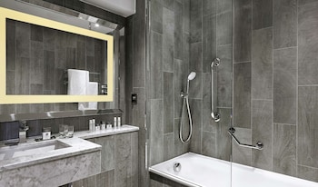 the doubletree by hilton edinburgh queensferry crossing