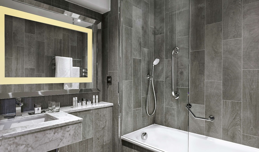 the doubletree by hilton edinburgh queensferry crossing