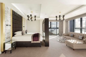 the doubletree by hilton edinburgh queensferry crossing