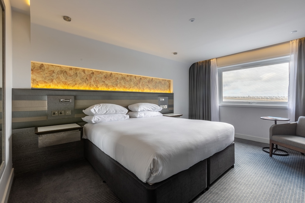 the doubletree by hilton edinburgh queensferry crossing
