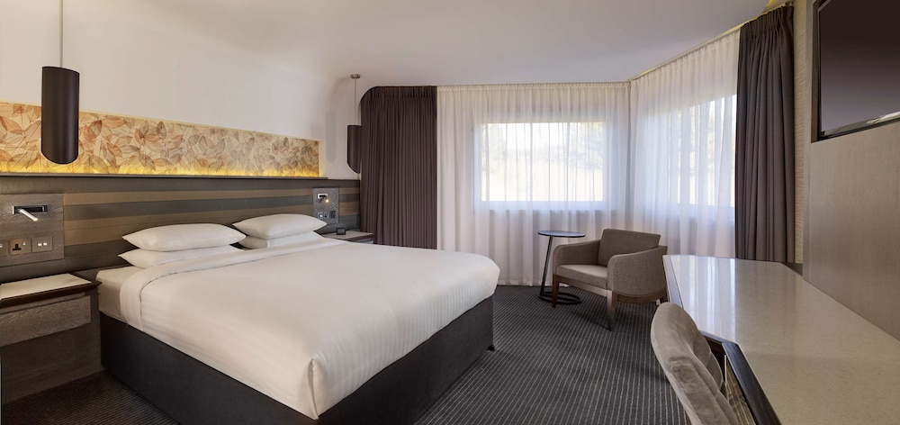 the doubletree by hilton edinburgh queensferry crossing