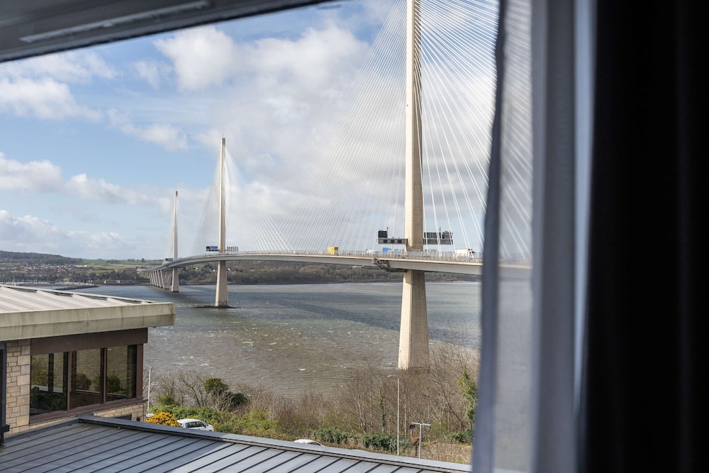 the doubletree by hilton edinburgh queensferry crossing