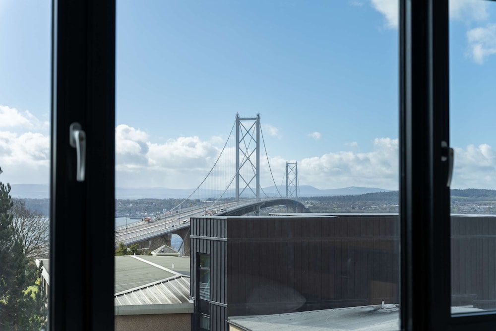 the doubletree by hilton edinburgh queensferry crossing