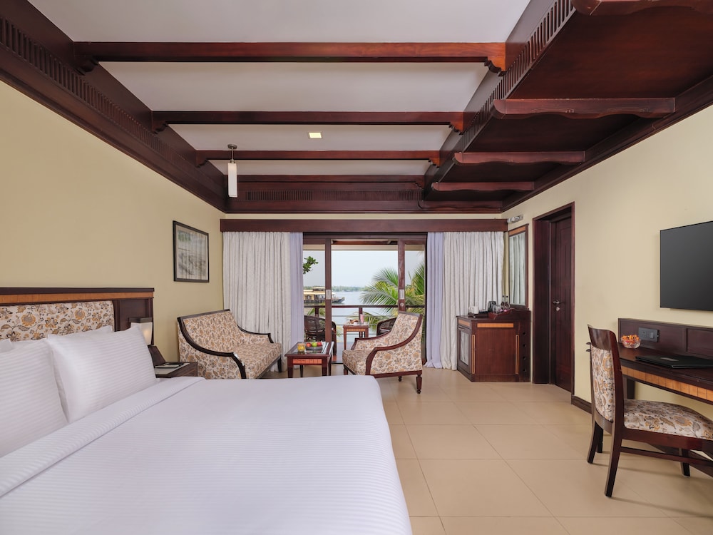sterling lake palace alleppey